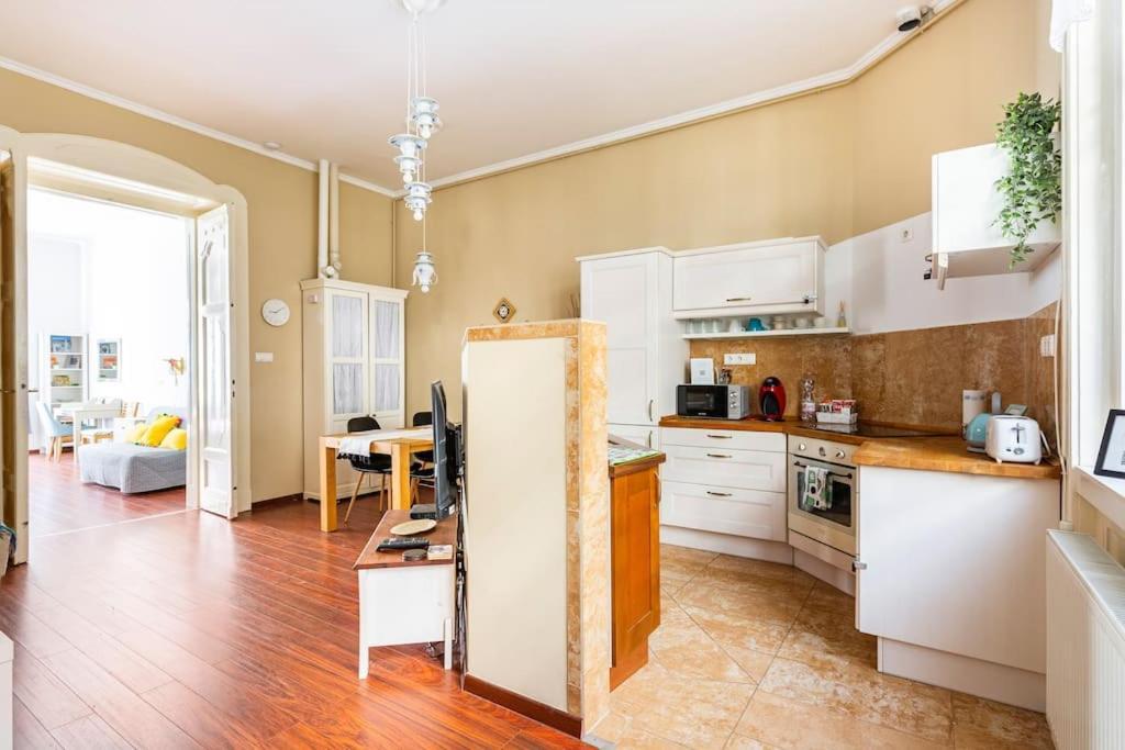 Annicku'S Stylish Budapest Apartment Ngoại thất bức ảnh